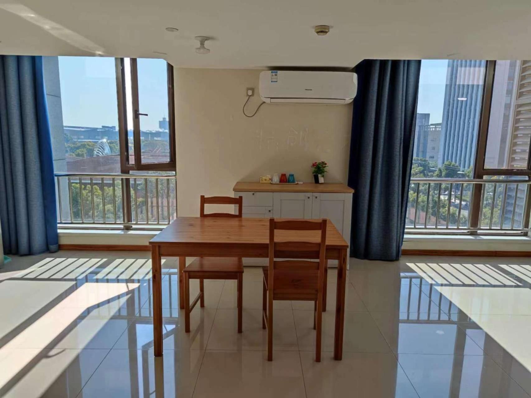 Inestin Shanghai Apt Waigaoqiao Luaran gambar